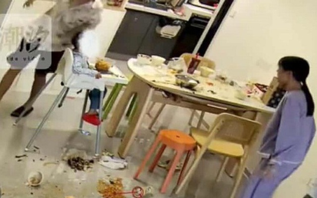 Clip 17 phút gây sốc MXH: Vợ hất tung mâm cơm trong sự bàng hoàng của chồng, ai cũng ủng hộ