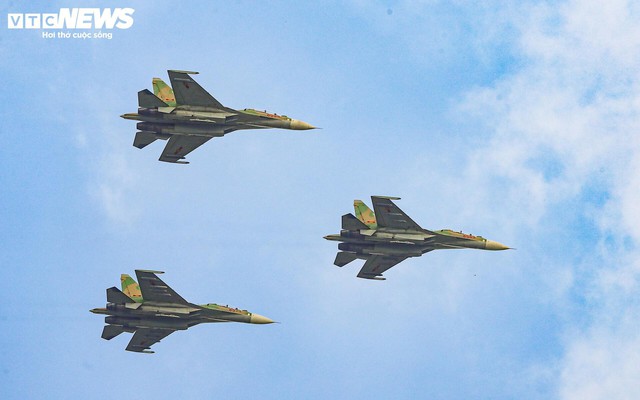 Màn trình diễn của đội hình máy bay chiến đấu tham gia nhiệm vụ A80