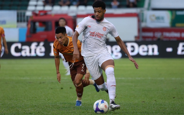 Tân binh V.League chiêu mộ tiền đạo Brazil cao 1m88, mua 3 ngoại binh trong 1 tuần