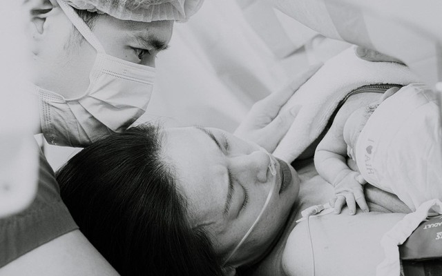 Ngô Thanh Vân hạ sinh con đầu lòng cho chồng kém 11 tuổi