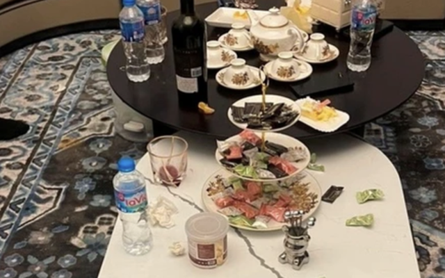 Hơn 30 nam,  nữ "thác loạn" trong quán karaoke