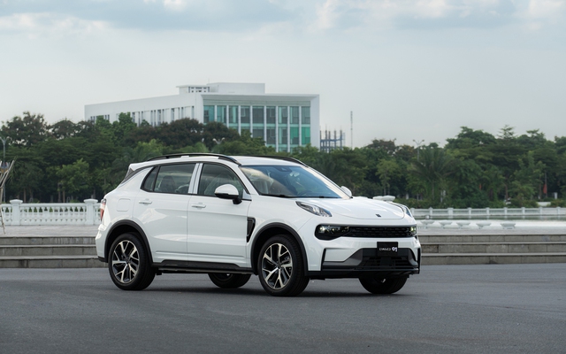 Chi tiết Lynk & Co 01 bản 'base' vừa ra mắt: Giá rẻ hơn 80 triệu đồng, bỏ một số tính năng nhưng vẫn còn ADAS