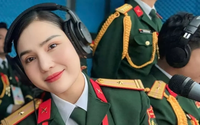 Nữ thiếu tá làm MC thuyết minh cả A50 và A80 là ai?
