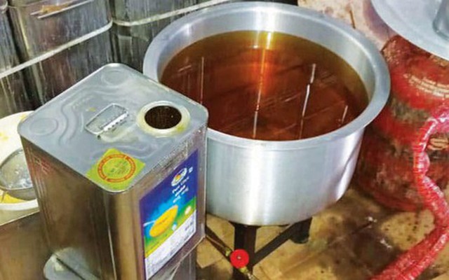 Nhận tin mật rồi đột kích xưởng sản xuất quy mô lớn: Công an triệt phá đường dây sản xuất bơ giả, tịch thu hơn 20 tấn sản phẩm kém chất lượng