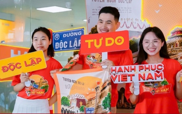 Người Việt chi hàng tỷ đồng mua khăn, áo, cờ đỏ sao vàng dịp đại lễ 2/9