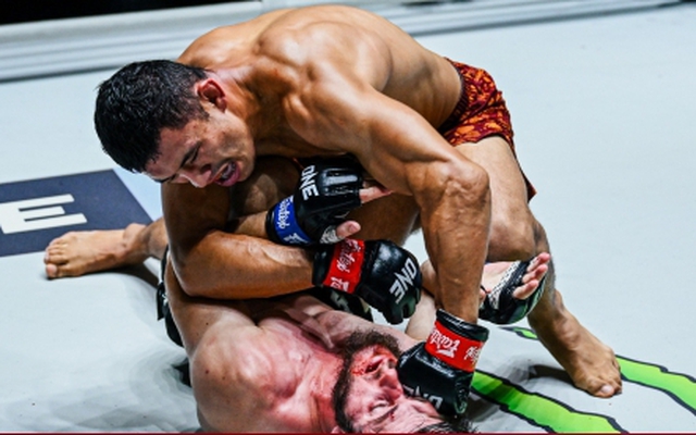 Cao thủ MMA bất khả chiến bại hạ gục võ sĩ Nga, đạt tỷ lệ 'kết liễu' 100%