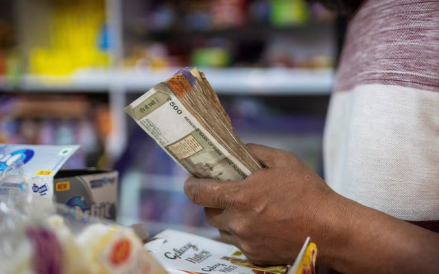 Đồng tiền của nền kinh tế lớn thứ 3 châu Á giảm mạnh, sát đáy lịch sử, chờ quyết định từ ông Trump