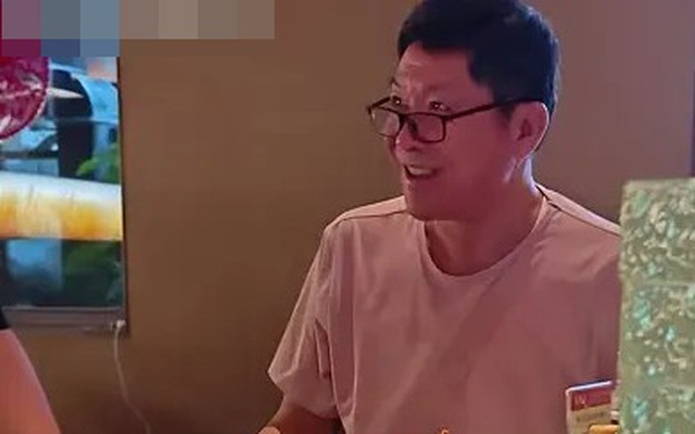 Mạng xã hội Trung Quốc rần rần đồng tình với biểu cảm khó tả của 2 vợ chồng lần đầu gọi món ở Cáp Nhĩ Tân