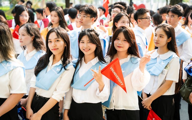 1 năm chưa từng có tại ĐH của tỷ phú Phạm Nhật Vượng: Tỷ lệ chọi 1/9, IELTS trung bình 7.5, cựu sinh viên SN 2001 đã giữ chức Tổng giám đốc