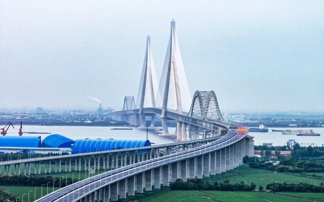 Cầu dây văng dài nhất thế giới thông xe, rút hành trình còn 20 phút