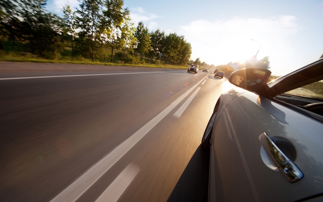 Đây là mức tiền phạt mới nhất theo Nghị định 168 khi điều khiển ô tô vượt xe không đúng quy định