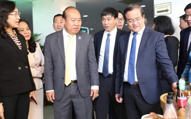 Đặt mục tiêu 20 tỉ USD kim ngạch thương mại song phương Việt Nam - Campuchia