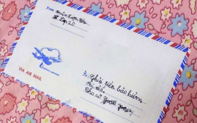 Xin tiền nộp "bảo hiểm thân thể", học sinh lớp 2 viết sai 1 từ khiến cô giáo đứng hình: Mở phong bì mà tim đập thình thịch