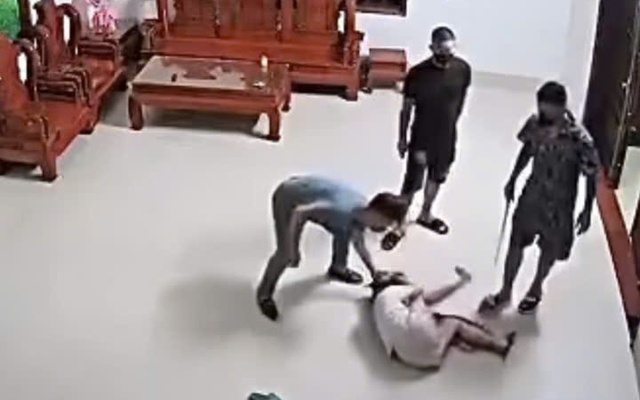 Danh tính 3 đối tượng xông vào nhà, đánh dã man người phụ nữ mặc cho nạn nhân ôm đầu van xin
