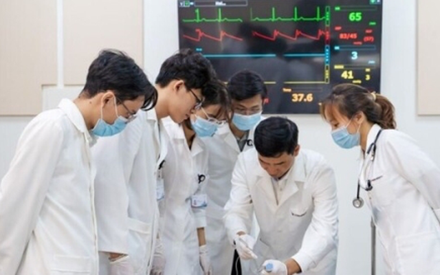 Chi phí học bác sĩ nội trú, cao nhất lên tới hơn 900 triệu đồng/năm