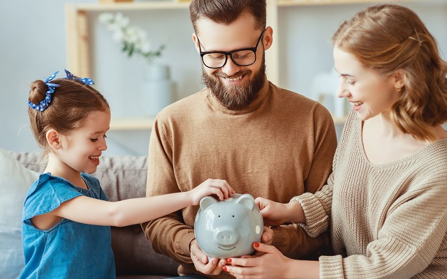 Trẻ có thể tự kiếm tiền từ năm mấy tuổi? Câu trả lời khiến nhiều cha mẹ bất ngờ