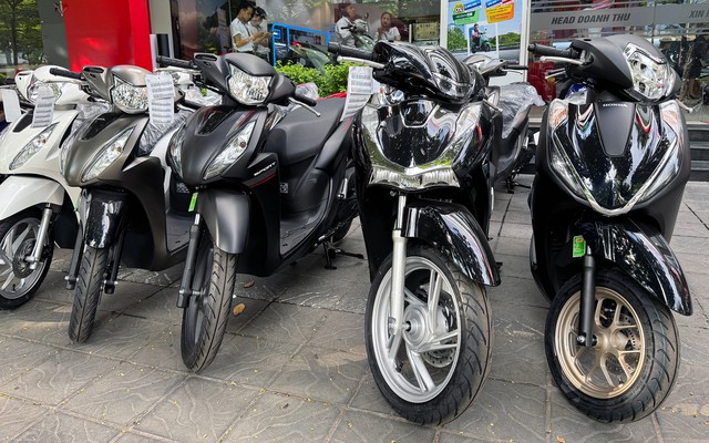 Doanh số xe máy xăng lao dốc