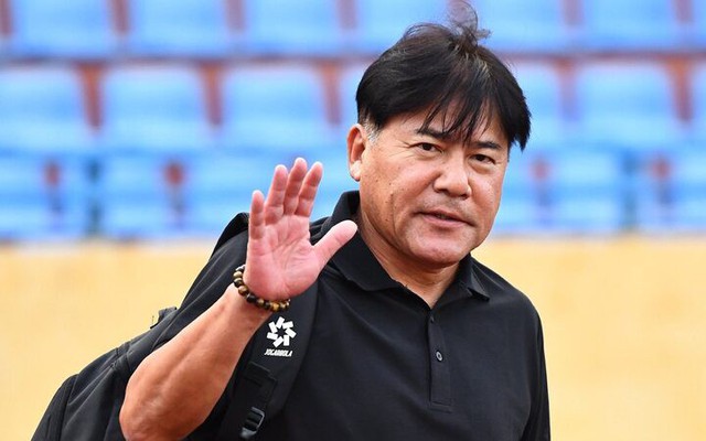 Hé lộ HLV đầu tiên mất việc tại V.League 2025-2026