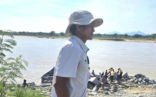 Lật xuồng máy trên sông ở Đắk Lắk, chồng bất lực nhìn vợ chìm dần