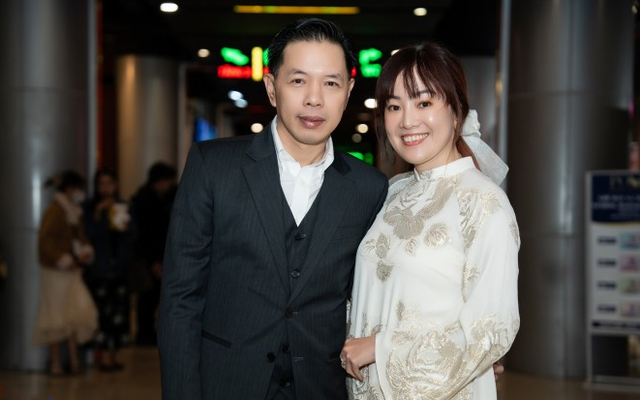 Vợ kém 11 tuổi là Thạc sĩ Kinh tế ở Úc, chấp nhận ở nhà làm nội trợ của ông hoàng phòng vé Thái Hòa