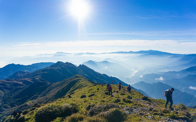 Đỉnh núi trong "Top 10 cao nhất Việt Nam", thuộc Hoàng Liên Sơn: Vừa có bé 5 tuổi chinh phục thành công