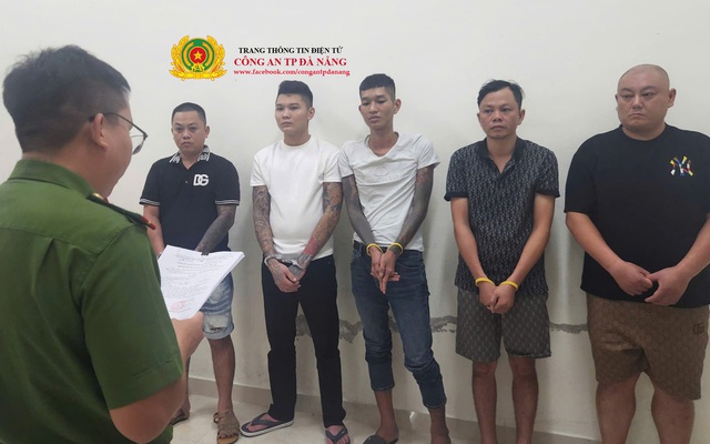 Tạm giữ hình sự Hoàng Văn Quân sinh năm 2001 và đồng bọn