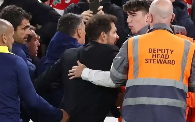 HLV Diego Simeone bị đuổi vì cố đấm CĐV Liverpool