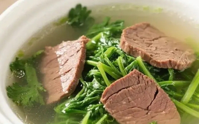 Mất ngủ do gan nóng, nên thường xuyên nấu 4 món canh này để ngủ sâu hơn