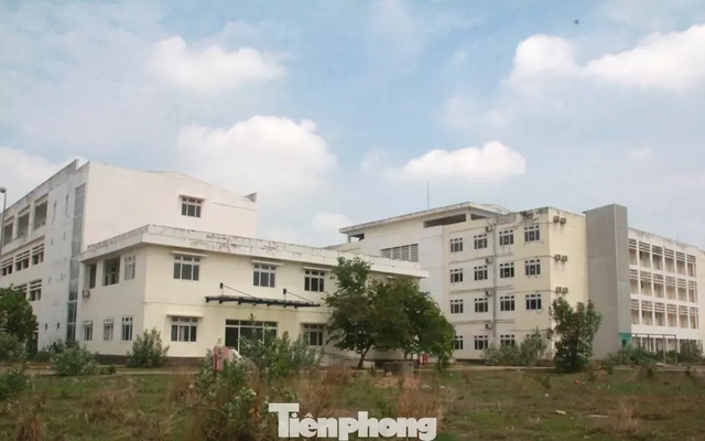 Cận cảnh bệnh viện 250 tỷ đồng tại TPHCM bị bỏ hoang nhiều năm