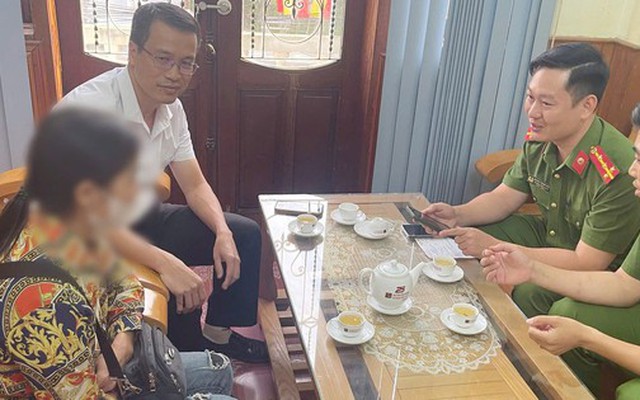 Tin lời bạn trên Tiktok, người phụ nữ đến ngân hàng chuyển 100 triệu để nhận quà, nhân viên Agribank thấy bất thường liền báo công an