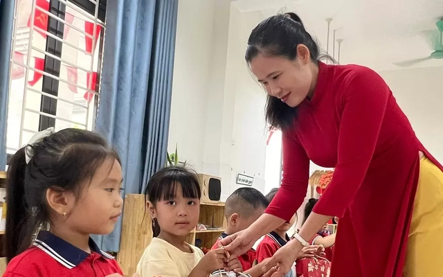 Lương của giáo viên phổ thông công lập dự kiến tăng cao nhất tới 17,6 triệu đồng