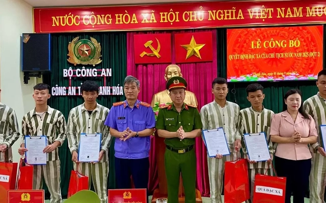 Đặc xá, tha tù trước thời hạn 44 phạm nhân trại tạm giam Công an tỉnh Thanh Hóa