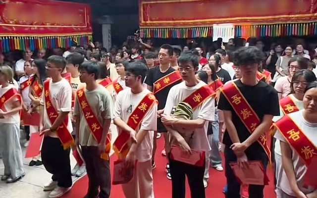 Ngôi làng nghèo nhưng có tới 33 tiến sĩ, con cháu "không có gì ngoài bằng khen": Nguyên nhân không đến từ phong thủy