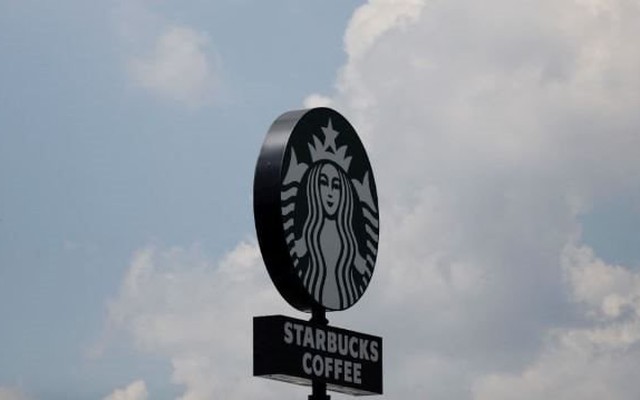 Chưa từng có trong lịch sử Starbucks: 200.000 nhân viên được tái cải tổ bài bản từ câu chào, 4 phút đã pha xong đồ uống, 95% đơn online giao đúng hẹn