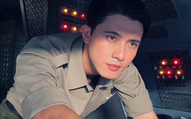 2 giây cơ phó Nguyễn Huy Khanh xuất hiện trước vụ cướp máy bay, cả rạp bật điện thoại tìm ngay info: Đẹp điên!