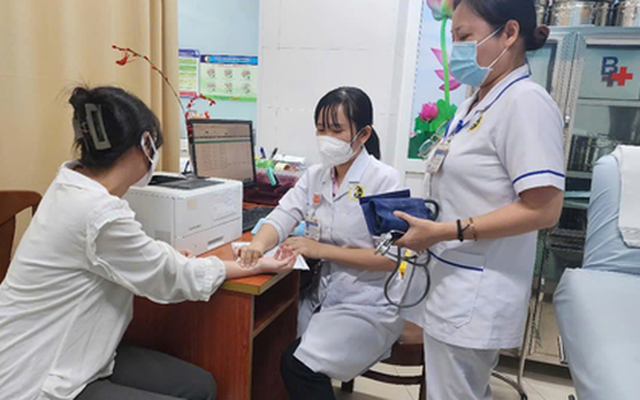 Bắt mạch trào lưu "làm ấm tử cung"