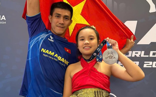 Hổ phụ sinh hổ tử: Ái nữ nhà võ sĩ Nguyễn Trần Duy Nhất giành liên tiếp 2 HCB ở giải Muay trẻ thế giới