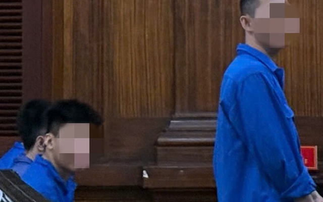 Mặc áo học sinh, chở bạn đi giết người