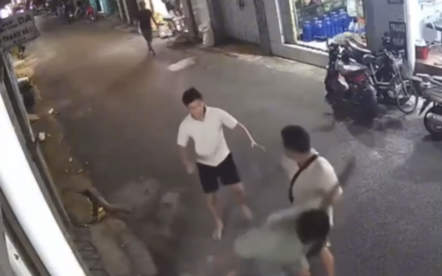 Lý do người đàn ông bị đánh đến ngất xỉu giữa đường ở TP HCM