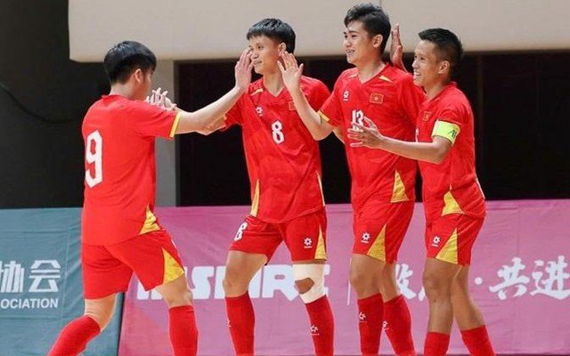 Tuyển Việt Nam đại thắng đối thủ Tây Á, xuất sắc đoạt ngôi đầu bảng giải châu lục