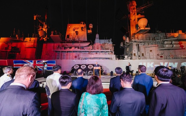 Tàu HMS Richmond của Hải quân Anh thăm Việt Nam