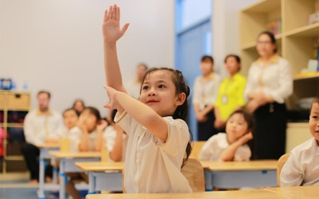 Giáo viên 25 năm dạy học nói thẳng: Đa phần con cái thành công bắt nguồn từ một câu nói “lạnh lùng” của cha mẹ