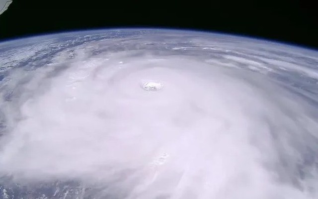 Ảnh hiếm siêu bão Ragasa từ vũ trụ: Cảnh tượng dữ dội như nuốt chửng Trái Đất, phi hành gia ISS nghẹt thở