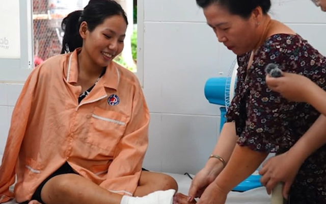 Kỳ tích y học: Bác sĩ cấy bàn tay phải vào cẳng chân thai phụ, "giữ lại tay để em được ôm con"