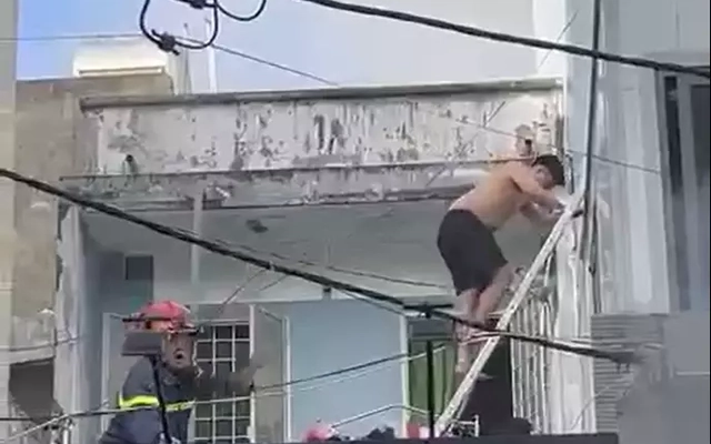 Cháy nhà cao tầng ở TPHCM, 6 người được giải cứu