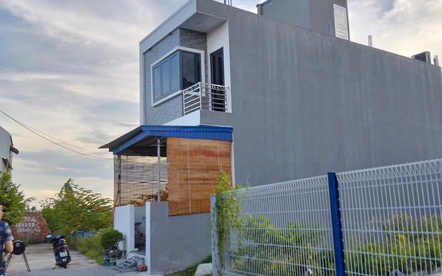 Di dời ngôi nhà xây nhầm trên đất người khác, 'Thần đèn' nhận giúp không công