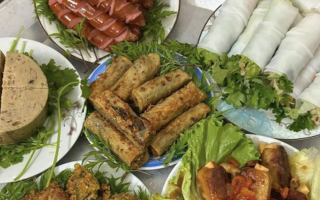 Tranh cãi quanh mâm cúng '4.0 thiếu mỗi trà sữa' của cô gái Hưng Yên