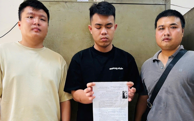 Trốn truy nã, cùng bạn gái vào khách sạn thì bị bắt