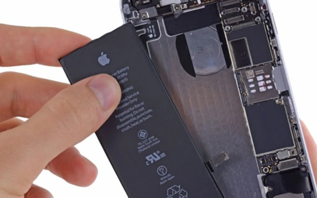 Điều gì xảy ra nếu thay pin iPhone không chính hãng
