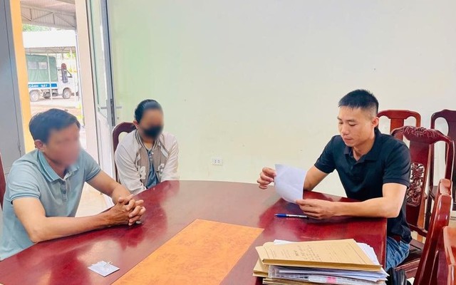 Nữ khách hàng SN 2007 mang 50 triệu đồng tiền mặt đến tiệm vàng nhờ chuyển khoản cho shipper: Chủ cửa hàng lập tức mời công an xã đến làm việc